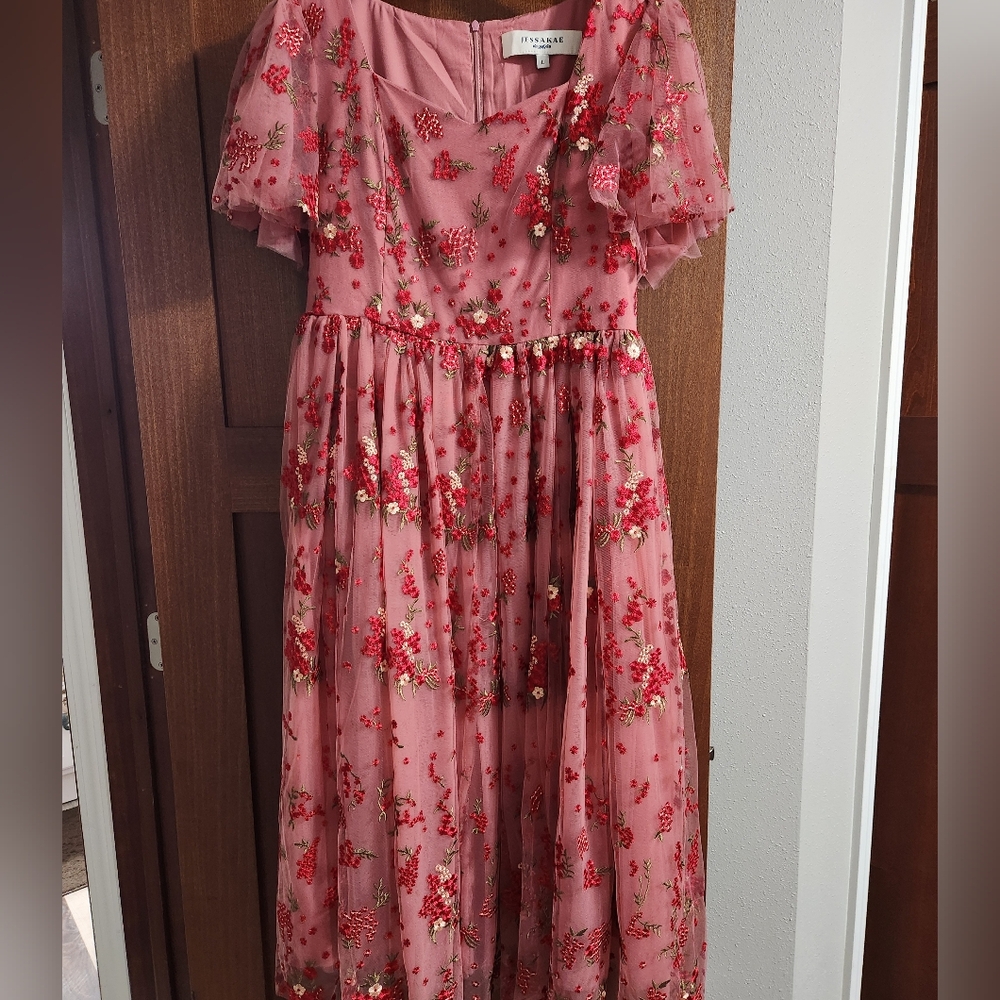 Size Large Scarlet
